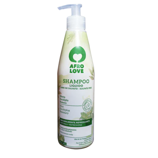 Soy el Shampoo Sulfate Free, amante de la menta, el eucalipto y el romero. Mi poder de limpieza y refrescamiento es profundo. Si tienes cuero cabelludo graso, soy perfecto para ti. Si eres crespa, alterna mi uso con tu shampoo habitual, ya que no es recomendable aplicarme a diario para evitar resecar tu cuero cabelludo y hebra capilar. Úsame cuando necesites una limpieza profunda y revitalizante.